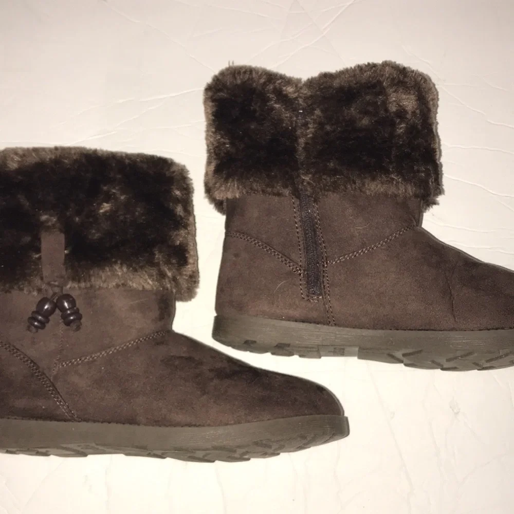 Girl’s Cat & Jack “Suede” Fur Boots